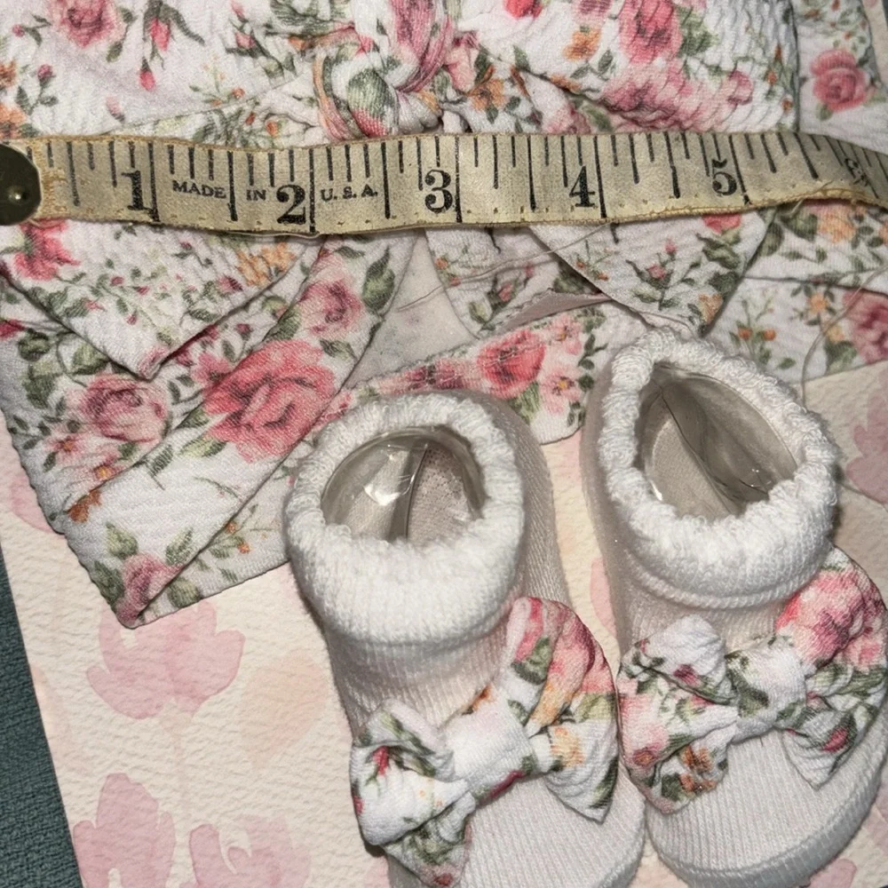 Ava Olivia Danbar Global newborn hat bow with matching booties for baby girl